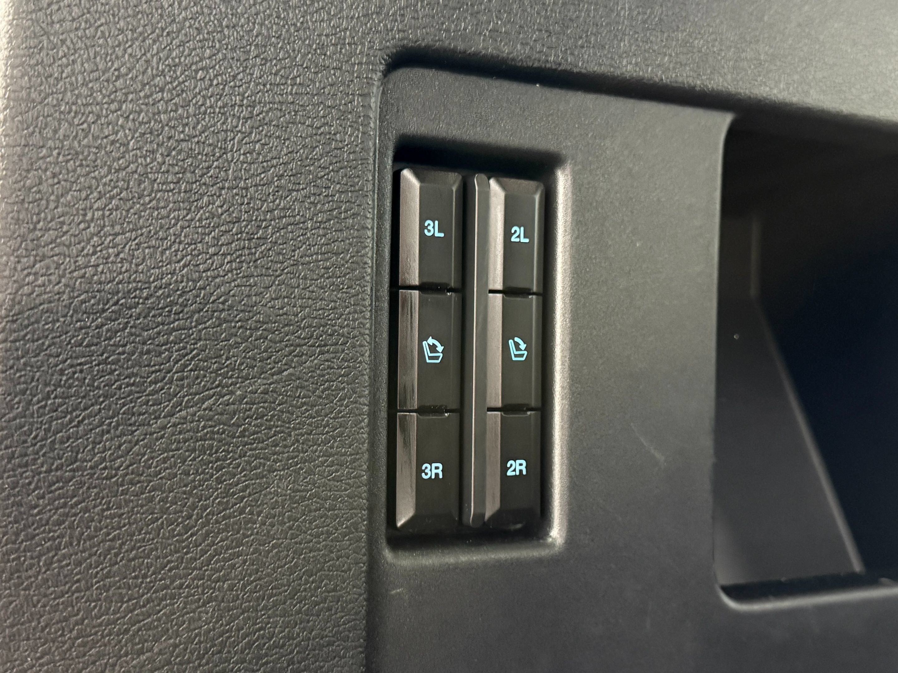 Used 2023 Ford Expedition Limited AWD/4WD image 37
