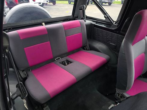 Used 1993 Geo Tracker 4WD 2-Door image 11