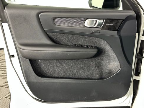 Used 2019 Volvo XC40 T5 R-Design image 39