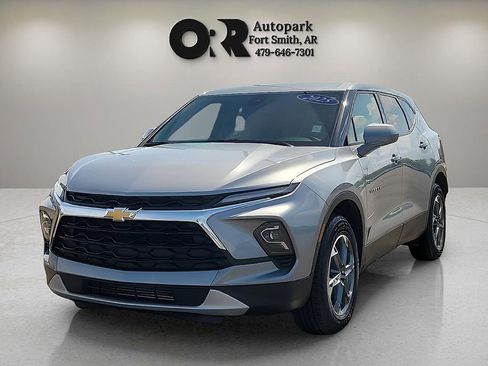 Used 2025 Chevrolet Blazer LT AWD/4WD image 2