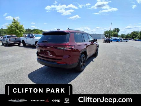 Used 2023 Jeep Grand Cherokee L Laredo AWD/4WD image 4