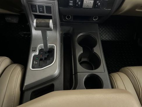 Used 2010 Toyota Sequoia Limited AWD/4WD image 72