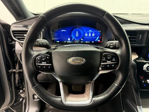 Used 2023 Ford Explorer Platinum w/ Technology Package image 20