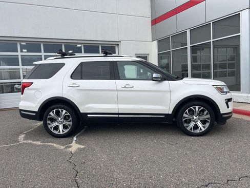 Used 2018 Ford Explorer Platinum AWD/4WD image 7