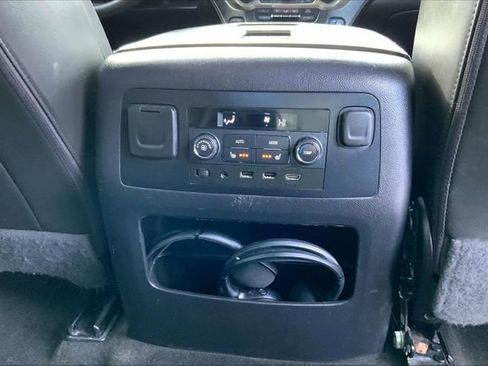 Used 2017 GMC Yukon Denali image 25