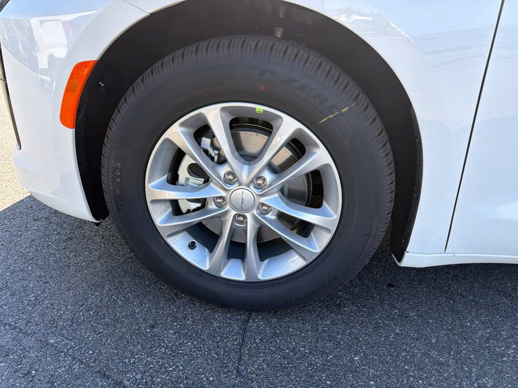 New 2027 Chrysler Pacifica Select FWD image 10