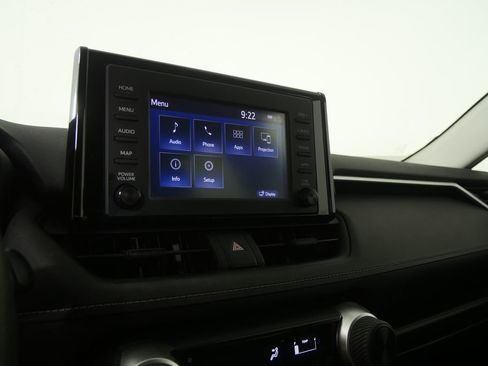 Used 2019 Toyota RAV4 LE FWD image 15