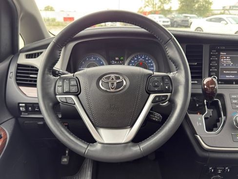 Used 2020 Toyota Sienna Limited FWD image 15