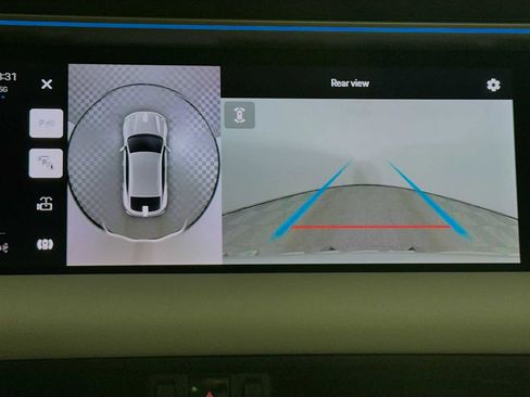 Certified 2025 Porsche Macan 4S Electric image 18