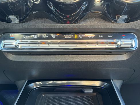 Certified 2025 Mercedes-Benz GLB 250 4MATIC image 29