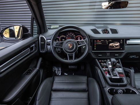 Certified 2023 Porsche Cayenne Platinum Edition AWD/4WD image 12