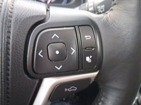Used 2014 Toyota Highlander Limited Platinum image 24