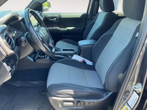 Certified 2020 Toyota Tacoma TRD Off-Road AWD/4WD image 10