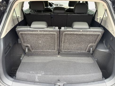 Used 2020 Volkswagen Tiguan SE w/ Panoramic Sunroof Package FWD image 12