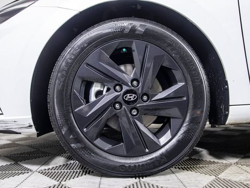 Used 2022 Hyundai Elantra SEL image 39