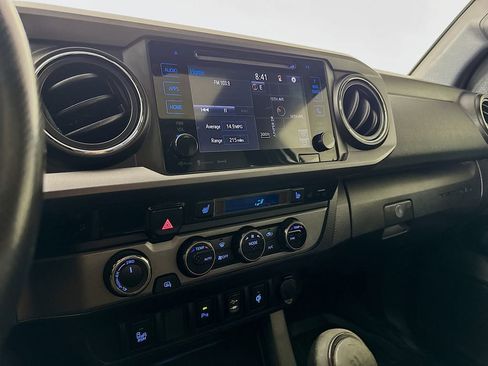 Certified 2017 Toyota Tacoma TRD Off-Road w/ Premium & Technology Package AWD/4WD image 17