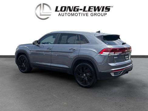 Certified 2025 Volkswagen Atlas Cross Sport SE FWD image 4