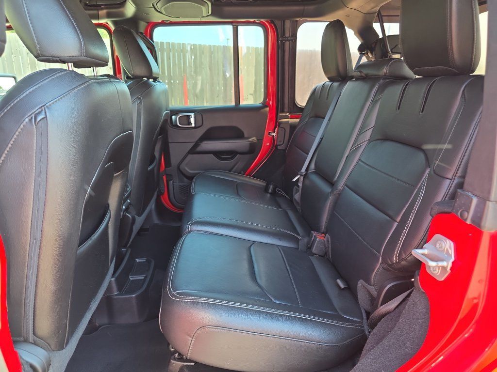 Used 2023 Jeep Wrangler Unlimited Sahara AWD/4WD image 11