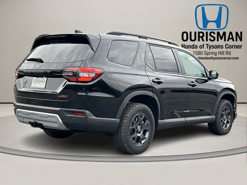 New 2025 Honda Pilot TrailSport image 3