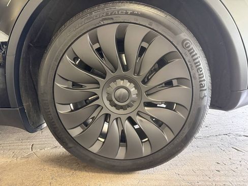 Used 2023 Tesla Model Y Long Range AWD/4WD image 23