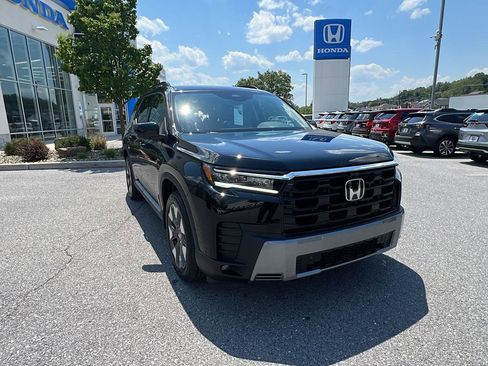 New 2026 Honda Pilot Touring image 2