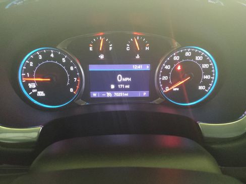 Used 2021 Chevrolet Traverse LT AWD/4WD image 23