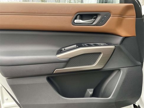 Used 2024 Nissan Pathfinder Platinum w/ Cargo Package image 17