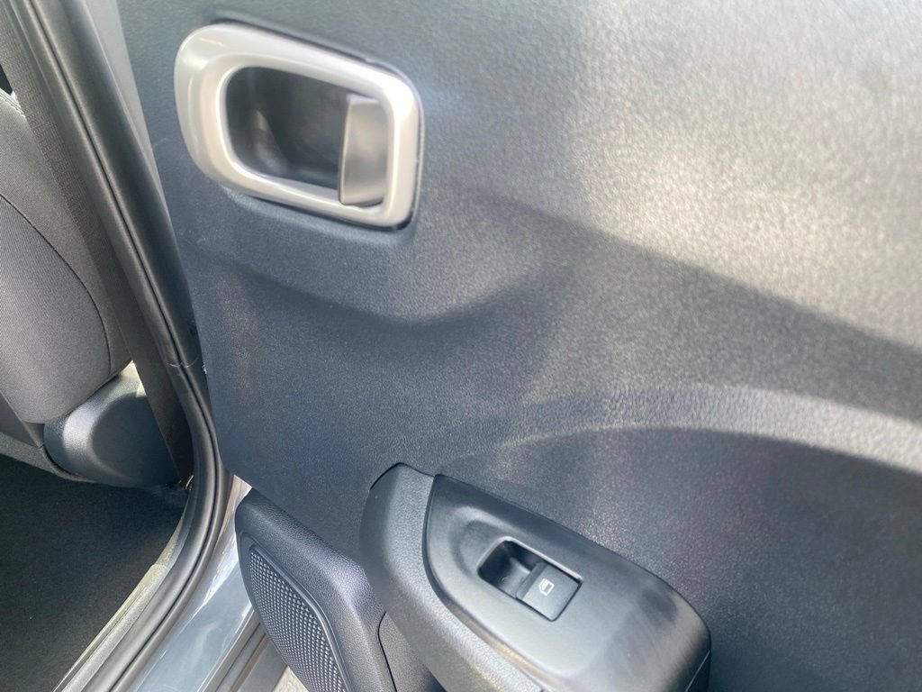 Used 2025 Hyundai Venue SEL FWD image 41