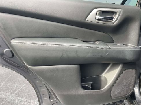 Used 2014 Nissan Pathfinder Platinum AWD/4WD image 12