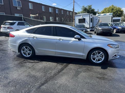 Used 2018 Ford Fusion SE w/ Fusion SE Technology Package image 18