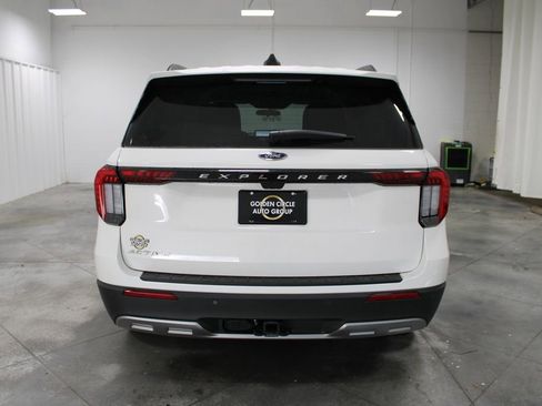 Used 2025 Ford Explorer Active w/ Active Comfort Package image 8