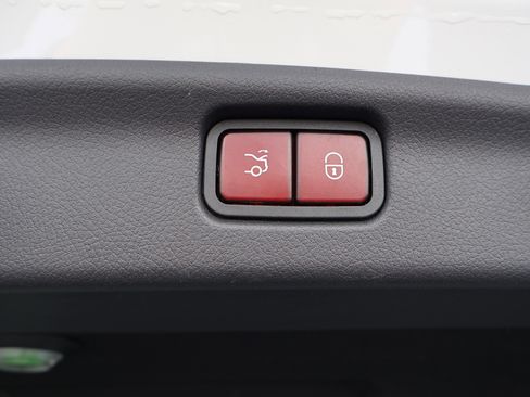 Used 2023 Mercedes-Benz C 300 Sedan image 22