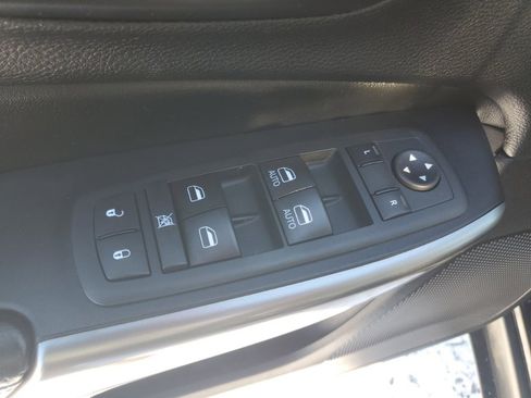 Used 2020 Jeep Cherokee Limited image 10