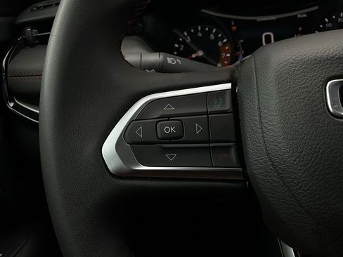 Used 2025 Jeep Compass Trailhawk image 34