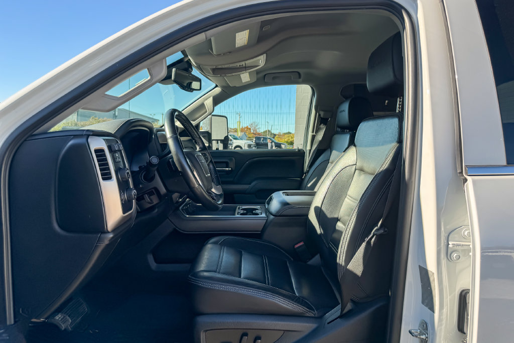 Used 2019 GMC Sierra 3500 Denali w/ Duramax Plus Package AWD/4WD image 22