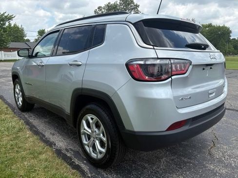 Used 2024 Jeep Compass Latitude AWD/4WD image 2