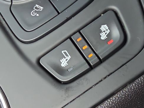 Used 2024 GMC Terrain SLT w/ Infotainment Package II image 32