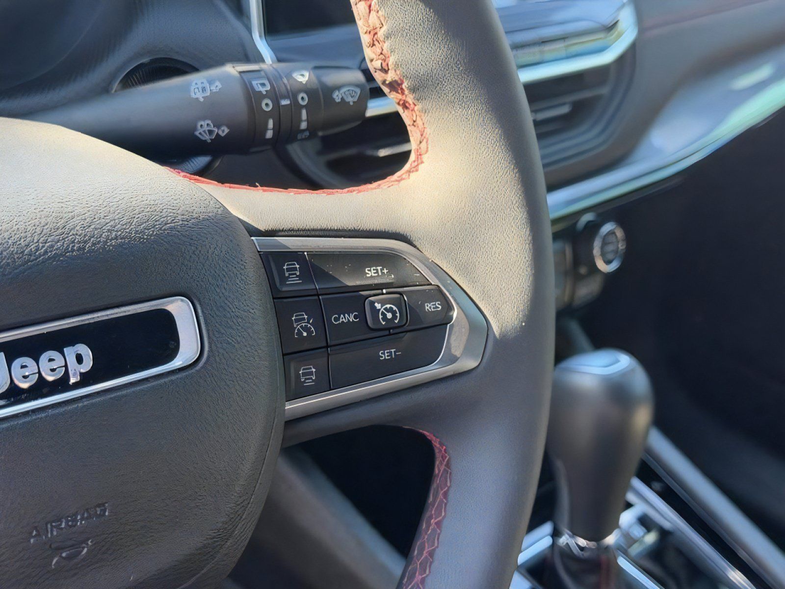 Used 2025 Jeep Compass Trailhawk AWD/4WD image 20