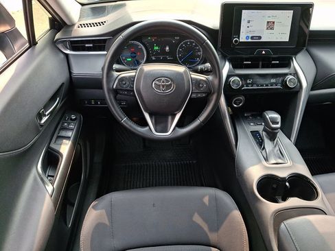 Used 2023 Toyota Venza LE AWD/4WD image 12