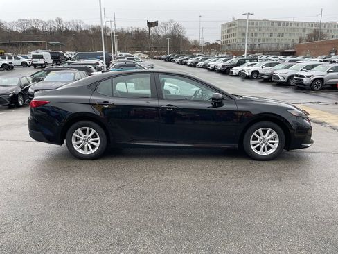 Used 2025 Toyota Camry LE image 7