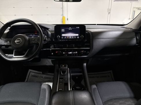 Used 2024 Nissan Pathfinder SV image 10