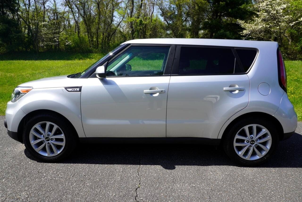 Used 2019 Kia Soul + FWD image 5