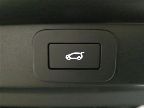 New 2026 Land Rover Range Rover SV image 15