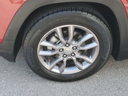 Used 2023 GMC Terrain SLT w/ Tech Package FWD image 11