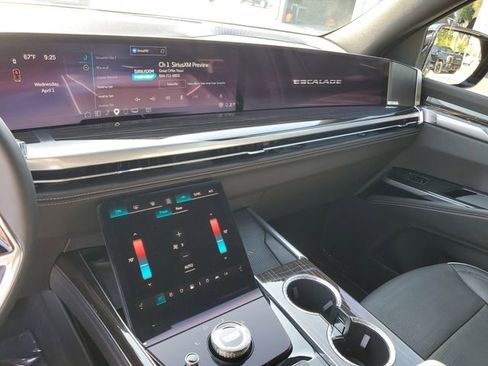 Used 2025 Cadillac Escalade Premium Luxury w/ LPO, Radiant Package image 25