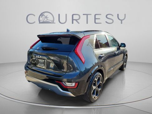 Certified 2023 Kia Niro SX Touring FWD image 3