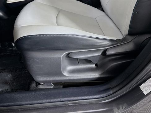 Used 2017 Toyota Prius Three Touring FWD image 20