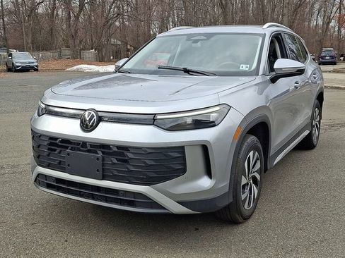 Certified 2025 Volkswagen Tiguan S image 4