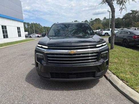 Used 2026 Chevrolet Traverse LT w/ Driver Confidence Package FWD image 2