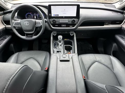 Used 2024 Toyota Grand Highlander AWD image 10